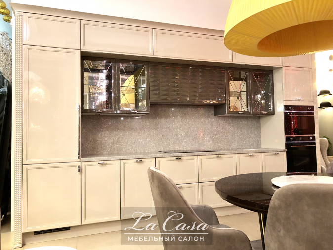 Фото кухни Luxury Glam от фабрики Aster Cucine вид спереди зеркальные шкафчики - фото №2