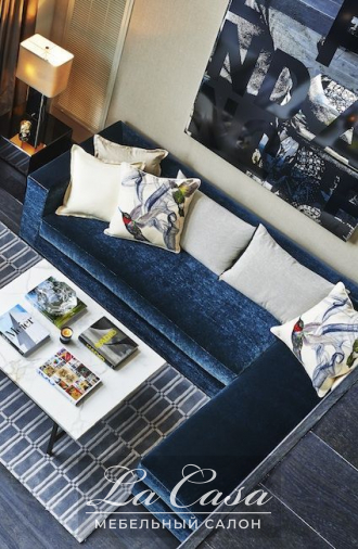 Фото #2. Харизматичный диван – основа интерьера гостиной