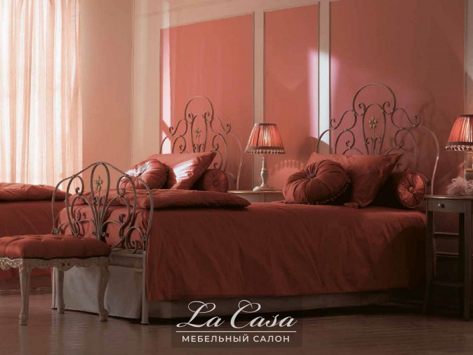 Кровать Letti Signoli Ronda - купить в Москве от фабрики Cortezari из Италии - фото №1